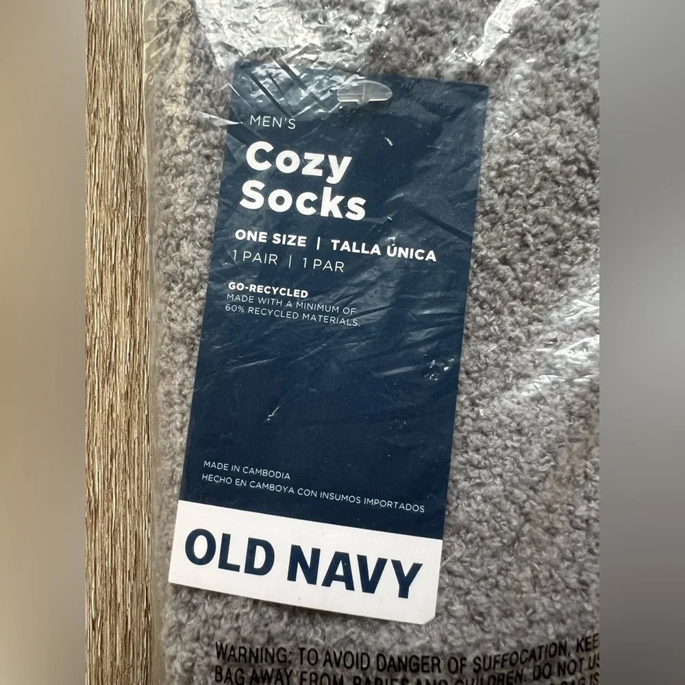 Old Navy Men’s Cozy Plush Chenille Fuzzy Tall Socks Gray Polar Bear NWT One Size